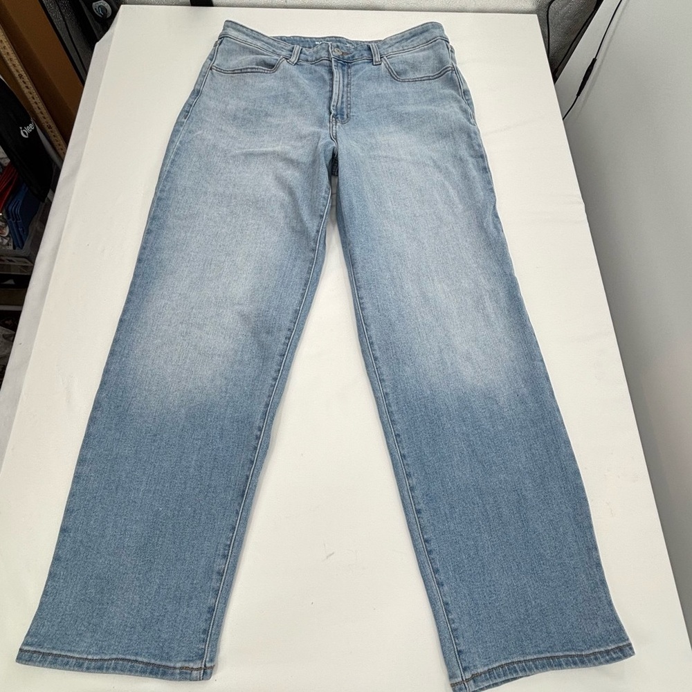 Old Navy High Rise Wow Loose Light Wash Blue denim Jeans Size 14 Short - Picture 9 of 13